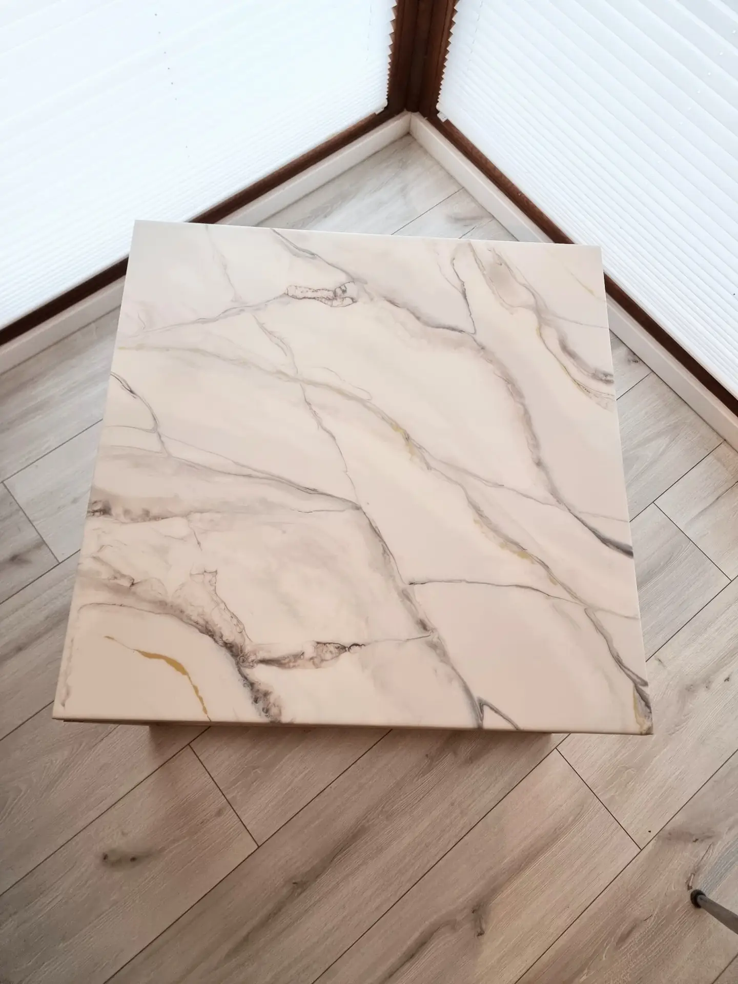 Stolik kawowy z żywicy epoksydowej, marmur - obrazek 3