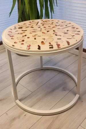 Biały okrągły stolik z żywicy epoksydowej