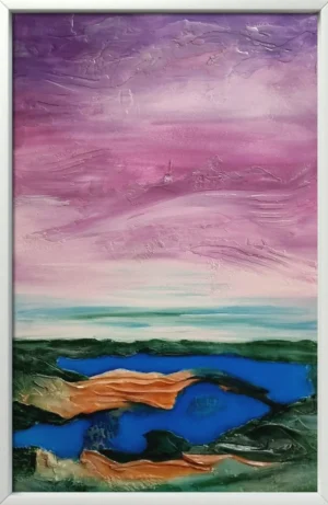 Obraz "Mistyka Przejścia" ukazuje purpurowe niebo nad wodą, oddając atmosferę spokoju i refleksji.