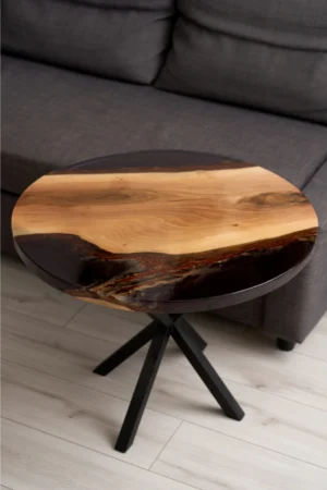 stolik kawowy z czarnej żywicy i orzecha włoskiego
