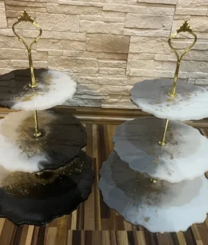 Zestaw pater wykonanych z żywicy epoksydowej.