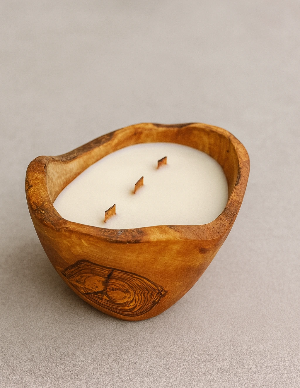 Swieczka w drewnie 550 gr