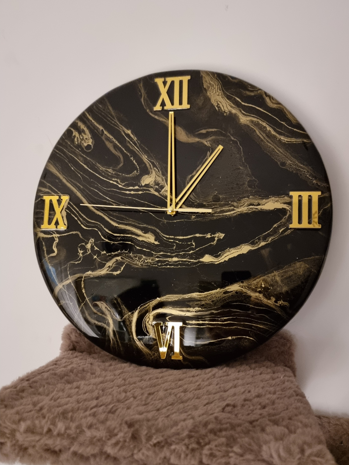 Zegar-czarno-złoty