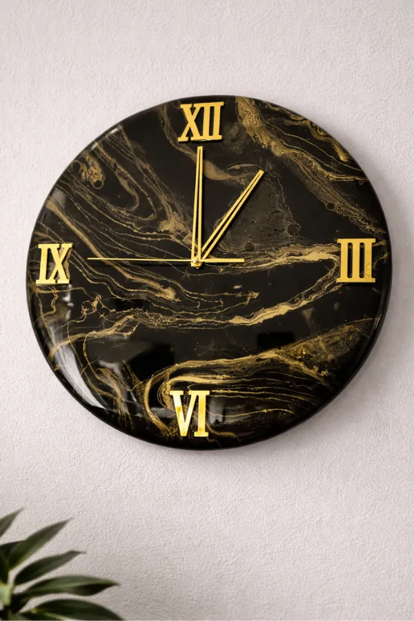 zegar czarno złoty z żywicy epoksydowej marmur