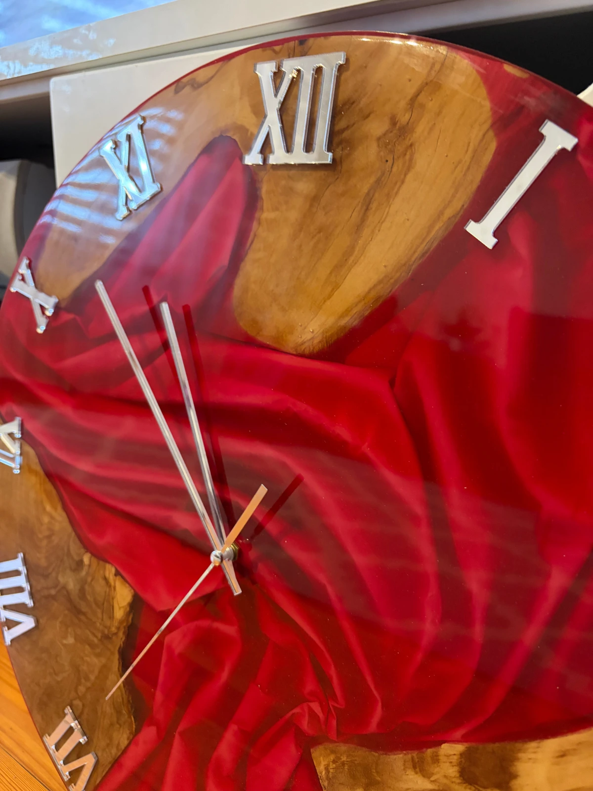 Luksusowy zegar na ściane